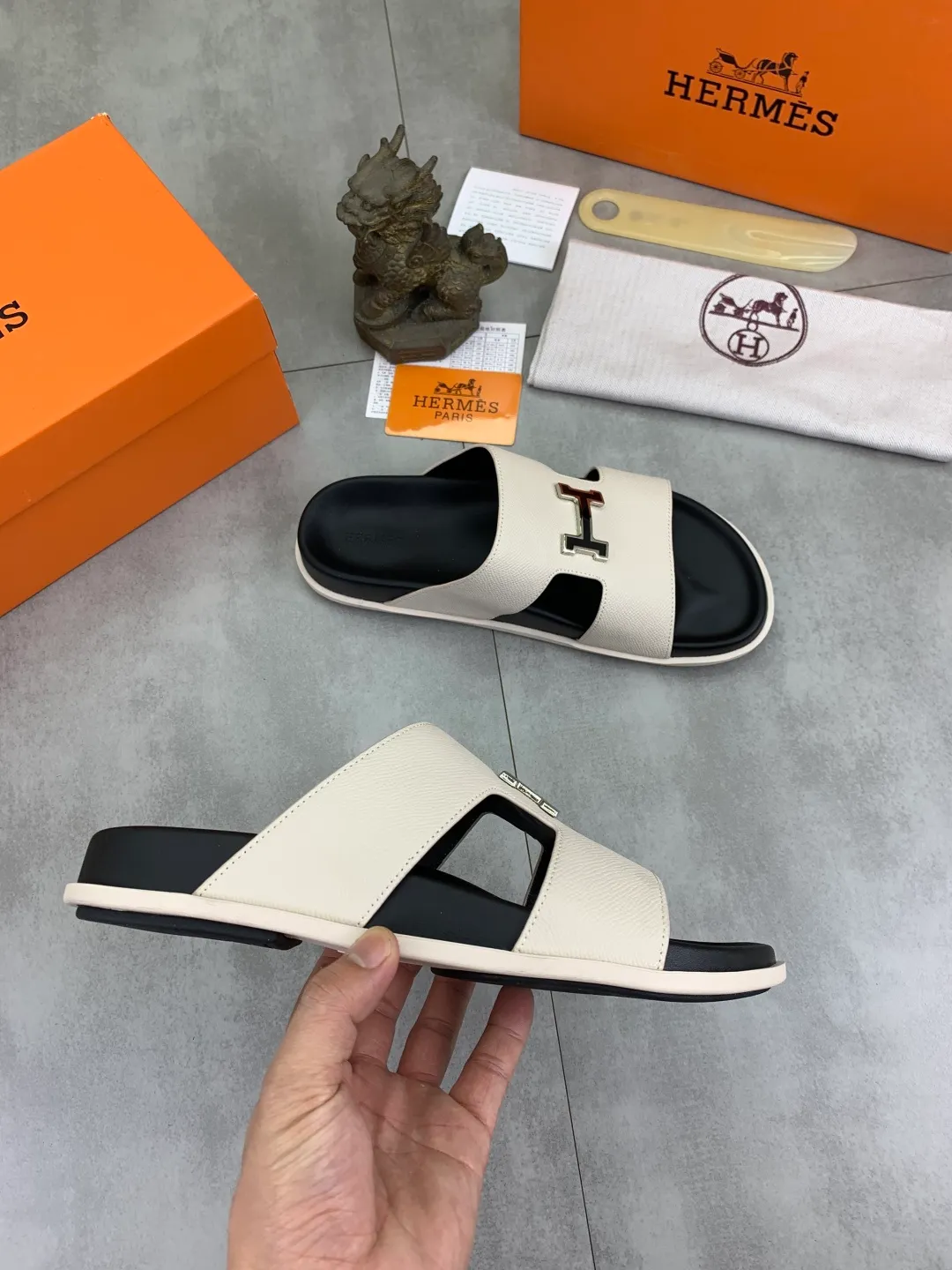 Men's shoes 💰P440 New [HERMES] high-end quality new Hermès slippers, made of imported calfskin, wear-resistant and non-slip rubber outsole. Fashionable and elegant code number: 39-44 (38 45 46 customized)